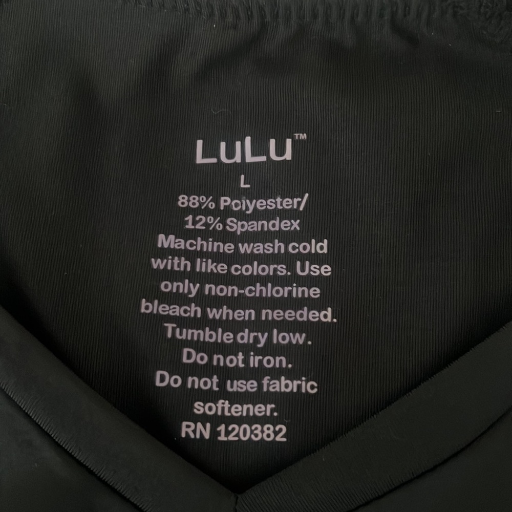 Lulu workout tee shirt with animal print detail - Picture 6 of 9
